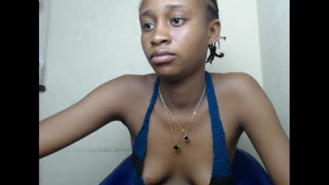 Snapshot of creamyxmuffin chatting on March 11, 2025, 11:37 pm creamyxmuffin online show from March 11, 2025, 11:37 pm