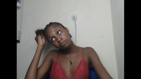 Snapshot of creamyxmuffin chatting on March 12, 2025, 5:57 am creamyxmuffin online show from March 12, 2025, 5:57 am