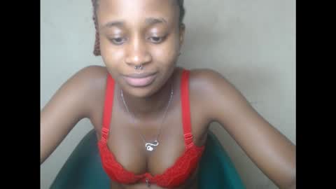 Snapshot of creamyxmuffin chatting on September 13, 2025, 10:48 am creamyxmuffin online show from September 13, 2025, 10:48 am