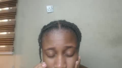 Snapshot of creamyxmuffin chatting on September 27, 2025, 9:03 am creamyxmuffin online show from September 27, 2025, 9:03 am