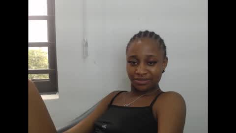 Snapshot of creamyxmuffin chatting on October 12, 2025, 1:54 pm creamyxmuffin online show from October 12, 2025, 1:54 pm