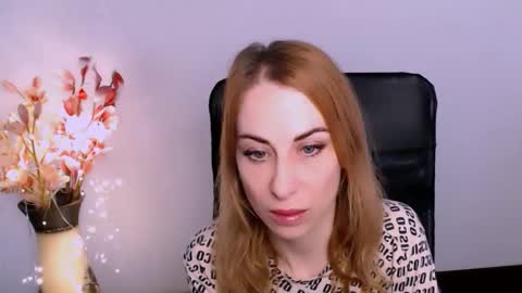 Snapshot of create_your_own_sun chatting on December 14, 2025, 1:27 pm Lera online show from December 14, 2025, 1:27 pm