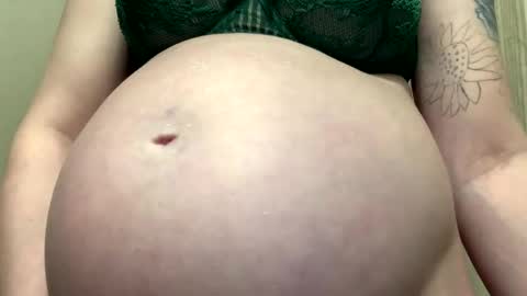 Breed me daddy  online show from February 9, 2026, 6:12 pm