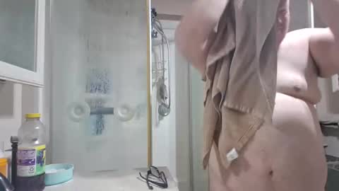 Snapshot of creeeping_death chatting on December 20, 2025, 8:43 am The hopeless romantic online show from December 20, 2025, 8:43 am