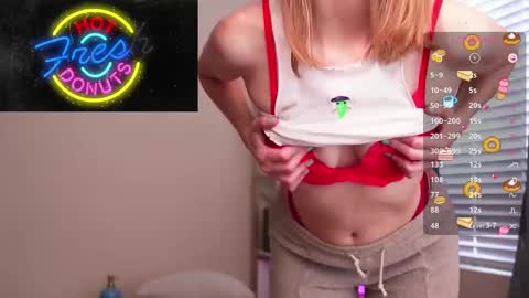 Snapshot of creme_dela_creme chatting on January 10, 2025, 4:51 pm Quinn de la Creme online show from January 10, 2025, 4:51 pm