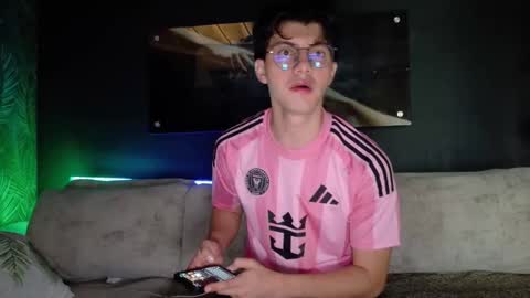 CRHISTIAN online show from April 11, 2026, 3:16 pm