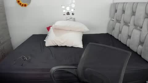 criistal_0 online show from June 20, 2026, 1:30 am