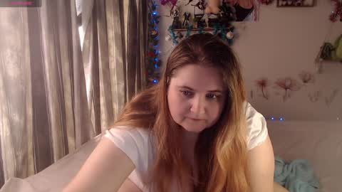 Snapshot of crim0nrose chatting on December 5, 2024, 9:28 am Crimson Rose online show from December 5, 2024, 9:28 am