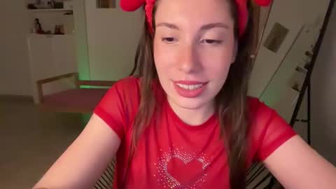 Snapshot of cringebutcute chatting on October 20, 2025, 7:14 pm Astrid online show from October 20, 2025, 7:14 pm