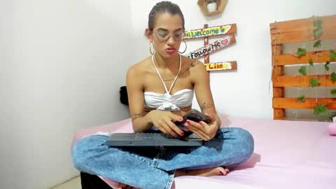 Snapshot of cris_dulce chatting on March 1, 2026, 5:48 pm cris_dulce online show from March 1, 2026, 5:48 pm