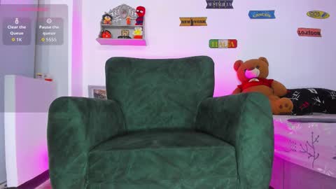 Snapshot of cris_stone chatting on October 7, 2025, 2:09 am cristian online show from October 7, 2025, 2:09 am