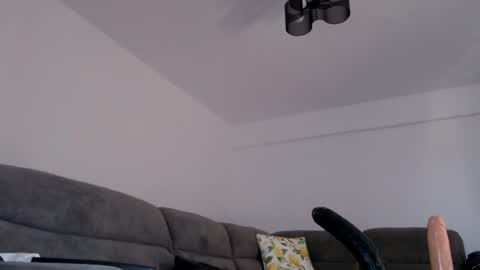 Snapshot of cris_tinne chatting on July 21, 2026, 6:16 am cris_tinne online show from July 21, 2026, 6:16 am