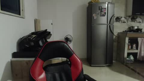 criscamiloo online show from June 13, 2026, 7:39 am