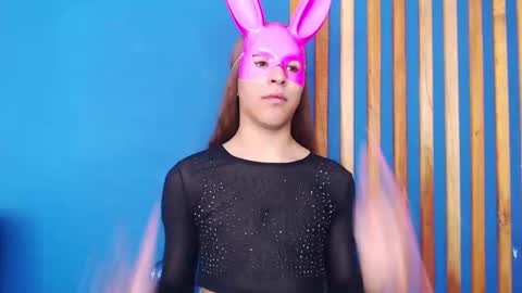 Snapshot of crisevanz18 chatting on February 9, 2025, 3:12 pm Cris Evanz online show from February 9, 2025, 3:12 pm