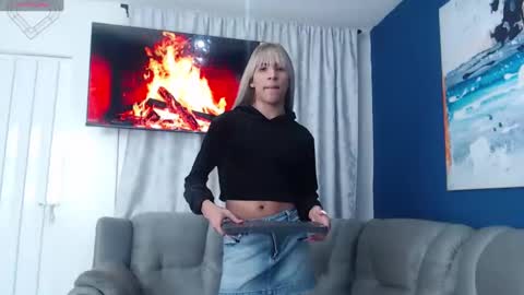 Snapshot of crisevanz18 chatting on February 23, 2025, 11:33 am Cris Evanz online show from February 23, 2025, 11:33 am