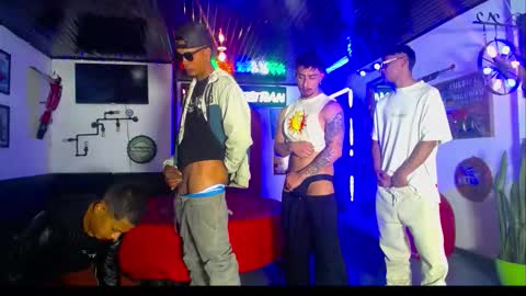 Snapshot of crismens chatting on December 2, 2025, 8:15 pm crismens online show from December 2, 2025, 8:15 pm