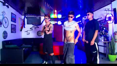 Snapshot of crismens chatting on December 17, 2025, 8:26 pm crismens online show from December 17, 2025, 8:26 pm