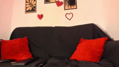 criss_zuri online show from February 17, 2026, 1:07 pm