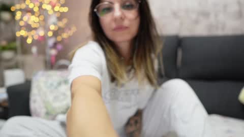Snapshot of crissy_love chatting on January 21, 2025, 7:28 pm crissy_love online show from January 21, 2025, 7:28 pm