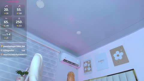 Snapshot of cristal_bunny chatting on February 3, 2025, 3:42 am Cristal online show from February 3, 2025, 3:42 am