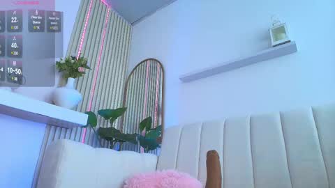 Snapshot of cristal_bunny chatting on February 13, 2025, 3:39 am Cristal online show from February 13, 2025, 3:39 am