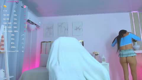 Snapshot of cristal_bunny chatting on September 9, 2025, 12:43 am Cristal online show from September 9, 2025, 12:43 am