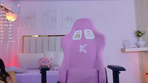 Snapshot of cristal_bunny chatting on October 24, 2025, 12:41 am Cristal online show from October 24, 2025, 12:41 am