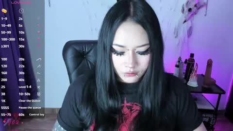 Snapshot of cristal_kosh chatting on March 5, 2025, 11:17 am Cris online show from March 5, 2025, 11:17 am