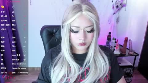 Snapshot of cristal_kosh chatting on March 8, 2025, 11:58 am Cris online show from March 8, 2025, 11:58 am