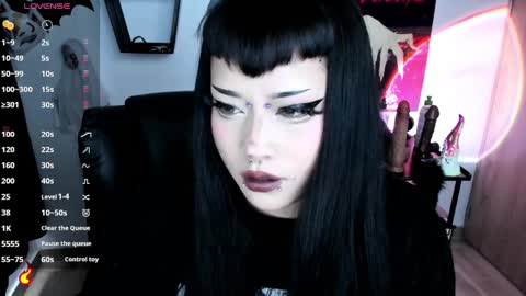 Snapshot of cristal_kosh chatting on November 2, 2025, 5:48 pm Cris online show from November 2, 2025, 5:48 pm