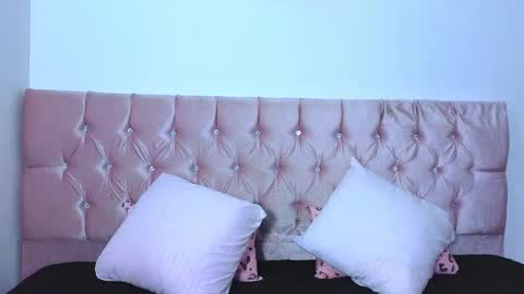 cristal_moon01 online show from December 4, 2025, 7:28 am