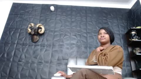 Hanna  online show from October 13, 2025, 11:43 am