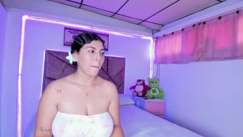 cristal_smith20 online show from October 18, 2025, 2:51 pm