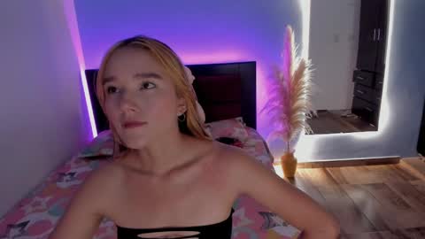 Snapshot of cristal_t2 chatting on April 17, 2026, 6:44 pm cristal_t2 online show from April 17, 2026, 6:44 pm