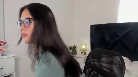 Snapshot of cristal_williams chatting on March 12, 2026, 12:11 pm CRISTAL online show from March 12, 2026, 12:11 pm