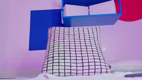 Nicole  Connection time 220pm-910pmCol online show from November 20, 2025, 8:30 pm