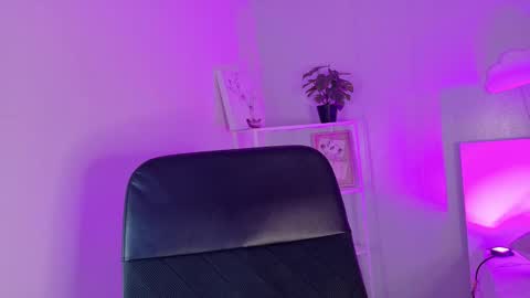 Nicole  Connection time 220pm-910pmCol online show from March 5, 2026, 8:16 pm