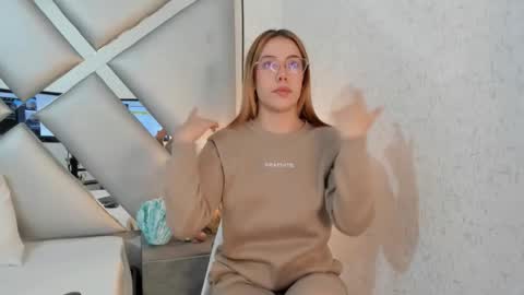 cristalevans_vc online show from October 2, 2025, 6:09 am