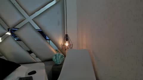 cristalevans_vc online show from October 6, 2025, 1:58 am