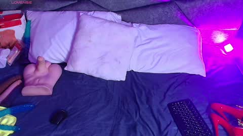 CRISTAL MILF online show from December 18, 2024, 10:35 pm