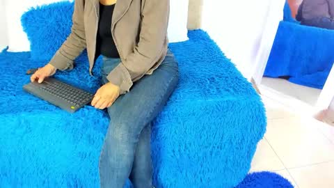 cristal walker online show from October 30, 2025, 12:17 pm