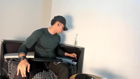 Snapshot of cristhian_wolf1 chatting on May 9, 2026, 12:27 am CRIS online show from May 9, 2026, 12:27 am