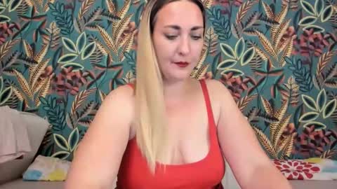 Snapshot of cristinnna chatting on November 26, 2025, 5:36 pm Cristina online show from November 26, 2025, 5:36 pm