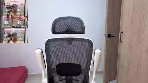 cristopher23  online show from October 12, 2025, 1:43 pm