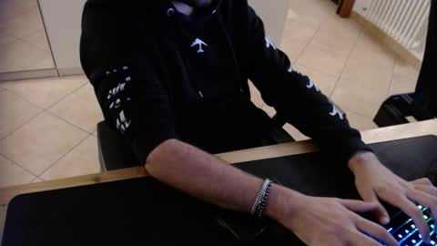 Snapshot of crocken_bisc chatting on December 20, 2025, 4:25 pm crocken_bisc online show from December 20, 2025, 4:25 pm