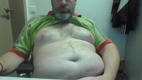 Snapshot of crouch1 chatting on October 22, 2025, 10:26 am Crouch1 online show from October 22, 2025, 10:26 am