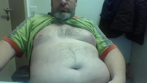 Snapshot of crouch1 chatting on October 30, 2025, 12:17 pm Crouch1 online show from October 30, 2025, 12:17 pm