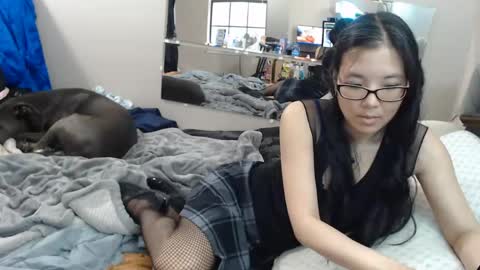 Crownandkat online show from May 13, 2026, 9:33 pm