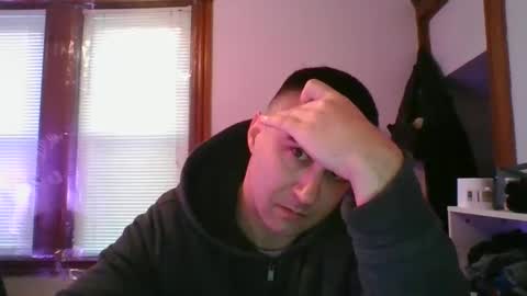 Snapshot of crush380 chatting on December 6, 2024, 8:18 pm Crush380 online show from December 6, 2024, 8:18 pm