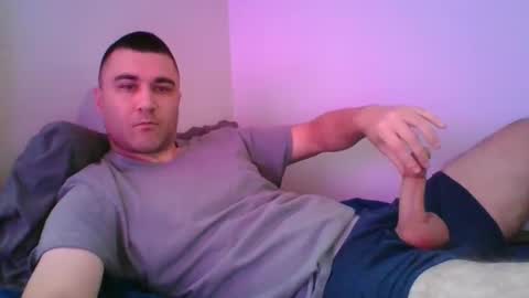 Snapshot of crush380 chatting on December 8, 2024, 3:24 pm Crush380 online show from December 8, 2024, 3:24 pm